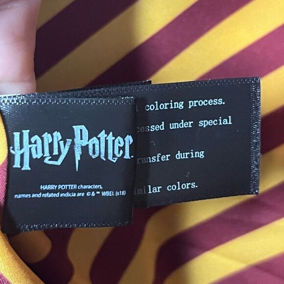 Harry Potter Gryffindor Loungefly Wizard Zip Top Large Tote - Picture 10 of 11